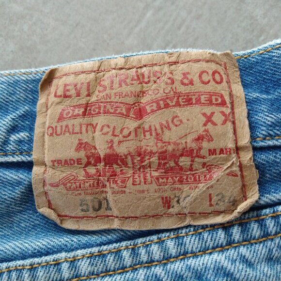 Men's used Levi's 501 'Shrink to Fit' button fly - 36 x 34 (34 x 31) - Picture 4 of 4